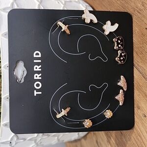 Torrid - Spooky Ghost Stud Set & Cuff​​​​​​​